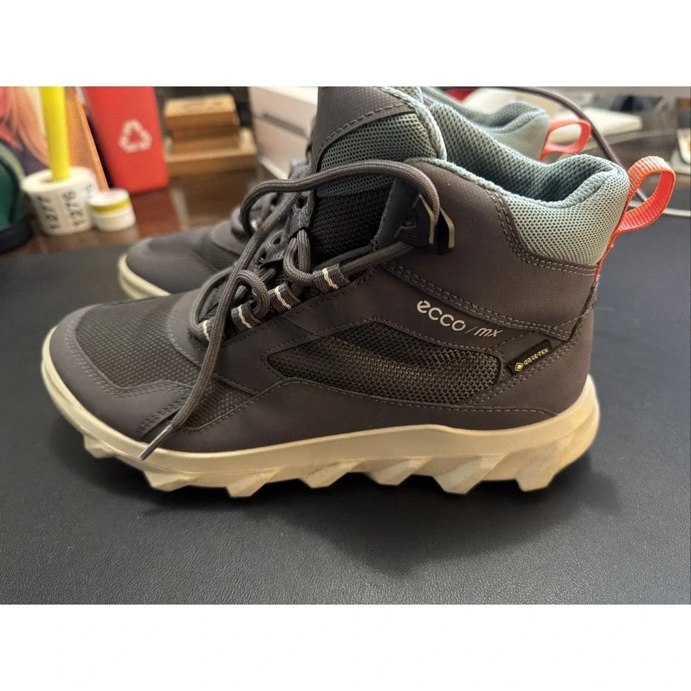 ECCO MX MID GORE-TEX MENS HIKING BOOT TARMAC/GRAPE LEAF 6-6.5!!